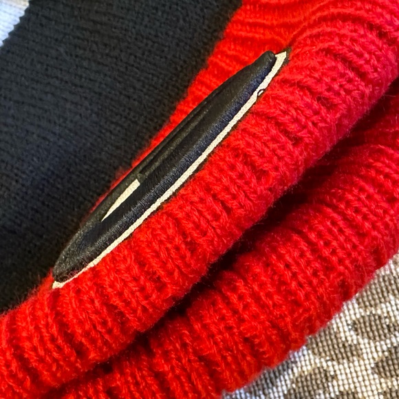 NWT UGA Georgia Bulldogs Pom Beanie with Logo~OS~Black w White Stripe~$35 - Picture 5 of 11